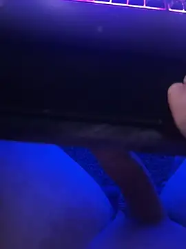 youngcock1639 online show from April 21, 7:31 pm