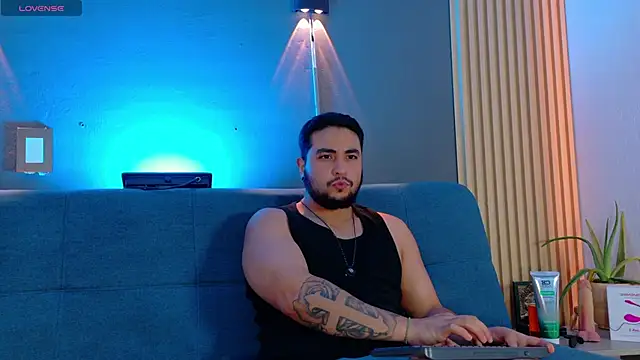 Snapshot of Marcus_Aress chatting on May 5, 7:28 pm Marcus Aress online show from May 5, 7:28 pm