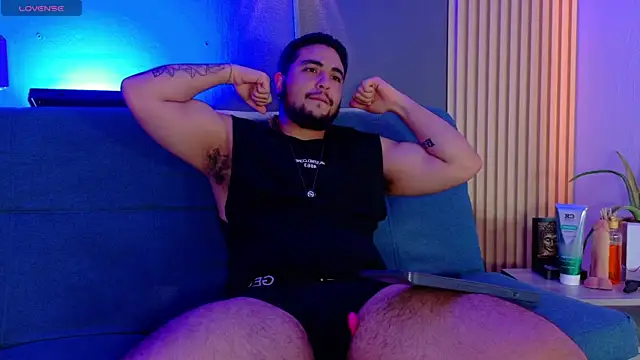 Snapshot of Marcus_Aress chatting on May 7, 7:28 pm Marcus Aress online show from May 7, 7:28 pm