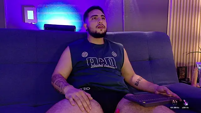 Snapshot of Marcus_Aress chatting on May 13, 7:43 pm Marcus Aress online show from May 13, 7:43 pm