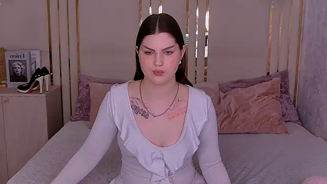 IvySimmons online show from May 25, 3:50 am