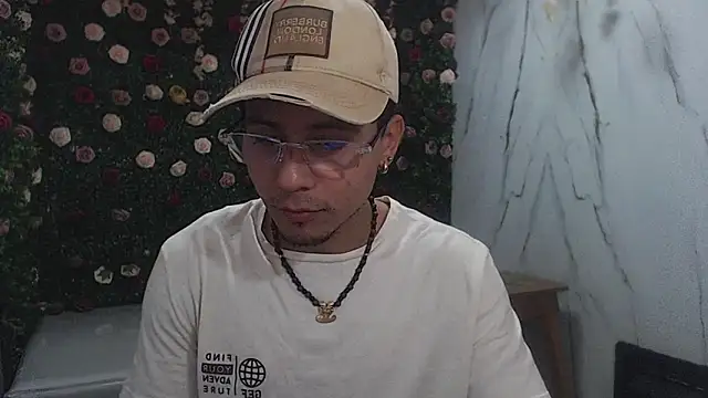 jbarto  online show from May 23, 9:03 pm