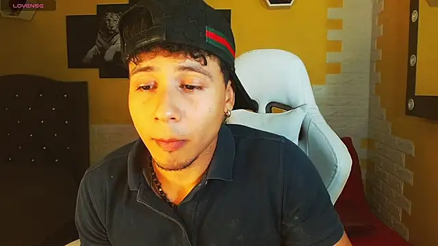 jbarto  online show from May 8, 11:52 pm