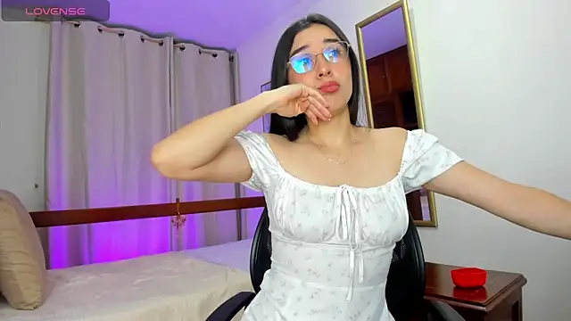Elisabetta Amour online show from May 8, 9:57 am