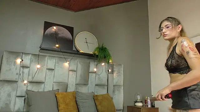 Snapshot of LiaaMoretti__ chatting on June 30, 2:44 am LiaaMoretti online show from June 30, 2:44 am