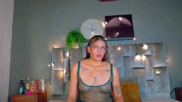 LiaaMoretti   online show from May 8, 2:26 am