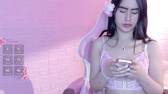 Snapshot of Lexy_Dumoun_ chatting on June 6, 2:50 am Lexy Dumoun online show from June 6, 2:50 am
