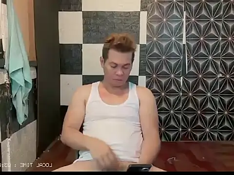 Snapshot of FuckMeeGUYS chatting on June 7, 7:02 am FuckMeeGUYS online show from June 7, 7:02 am