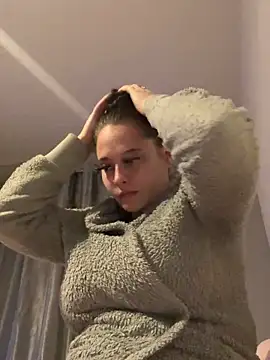 Poppylooloo online show from April 22, 8:04 pm