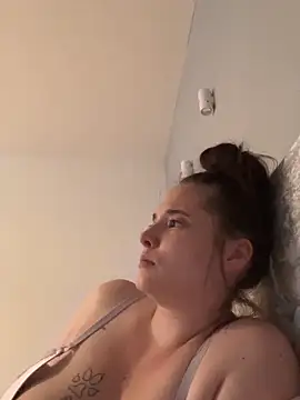 Poppylooloo online show from June 6, 1:05 pm