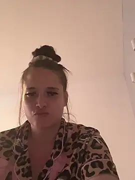 Poppylooloo online show from June 14, 1:45 pm