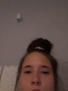 Poppylooloo online show from June 1, 7:02 pm