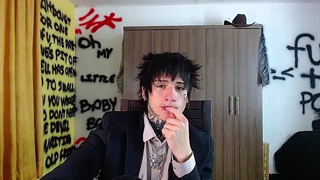 Snapshot of Ryoko_vishnu chatting on July 4, 10:47 pm Ryoko vishnu online show from July 4, 10:47 pm