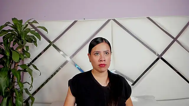 Nicol Alvarez1 online show from May 7, 9:07 pm