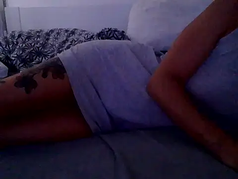 Snapshot of SweetLuc11 chatting on June 27, 7:31 pm SweetLuc11 online show from June 27, 7:31 pm