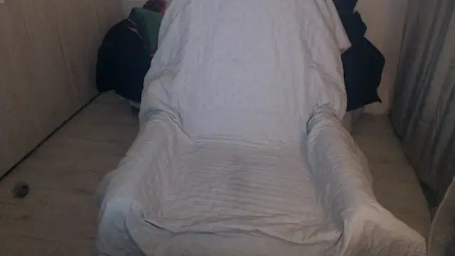 Divineblond online show from April 15, 1:00 am