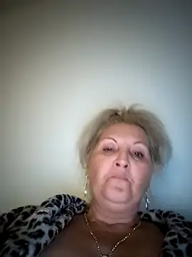 Snapshot of Divineblond chatting on November 5, 5:27 pm Divineblond online show from November 5, 5:27 pm