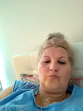 Snapshot of Divineblond chatting on November 3, 1:26 pm Divineblond online show from November 3, 1:26 pm