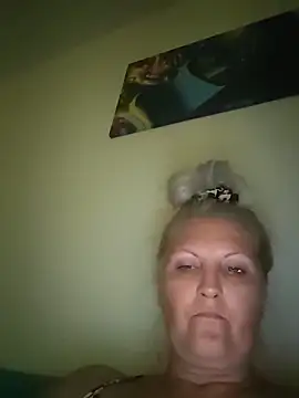 Snapshot of Divineblond chatting on June 28, 6:58 pm Divineblond online show from June 28, 6:58 pm