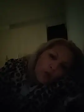 Snapshot of Divineblond chatting on November 13, 6:56 pm Divineblond online show from November 13, 6:56 pm