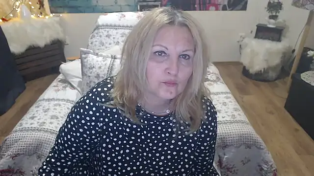 Snapshot of Divineblond chatting on March 21, 8:50 pm Divineblond online show from March 21, 8:50 pm