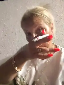 Snapshot of Divineblond chatting on July 13, 7:35 pm Divineblond online show from July 13, 7:35 pm