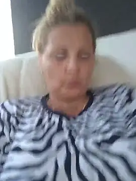 Divineblond online show from May 31, 6:02 pm