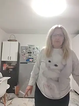 Divineblond online show from April 2, 9:32 pm