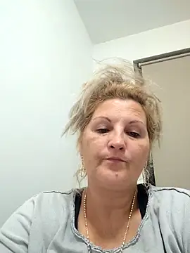 Snapshot of Divineblond chatting on October 4, 4:41 pm Divineblond online show from October 4, 4:41 pm