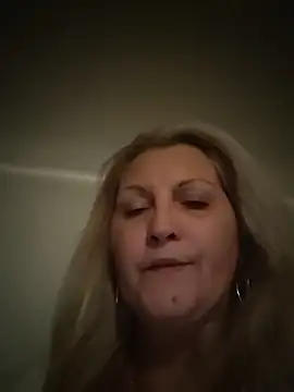 Snapshot of Divineblond chatting on November 26, 8:42 pm Divineblond online show from November 26, 8:42 pm