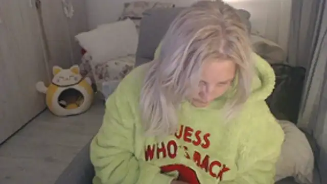 Divineblond online show from April 29, 6:25 pm