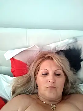 Snapshot of Divineblond chatting on September 22, 1:17 pm Divineblond online show from September 22, 1:17 pm