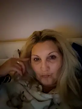 Divineblond online show from December 17, 8:36 pm