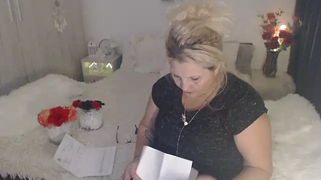 Divineblond online show from February 9, 4:16 pm