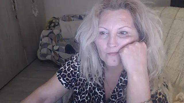 Divineblond online show from March 6, 5:52 pm