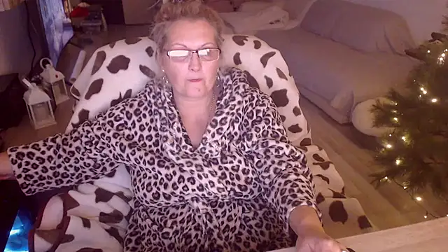 Divineblond online show from January 11, 11:00 pm