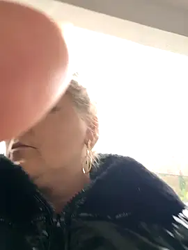 Snapshot of Divineblond chatting on October 24, 8:13 am Divineblond online show from October 24, 8:13 am