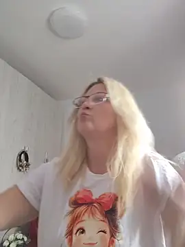 Divineblond online show from March 29, 11:56 am