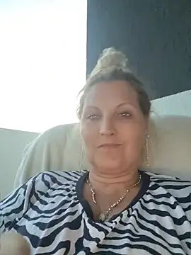 Divineblond online show from May 31, 6:09 pm