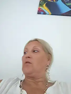 Snapshot of Divineblond chatting on July 12, 11:33 am Divineblond online show from July 12, 11:33 am