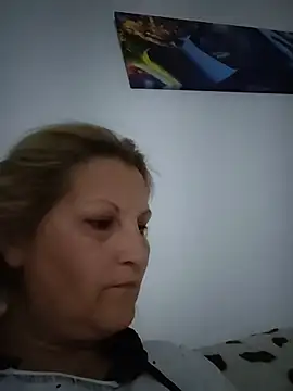 Divineblond online show from April 7, 6:10 pm