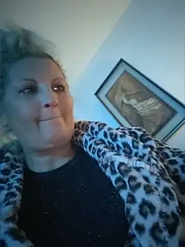 Divineblond online show from May 19, 7:43 pm