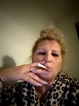 Snapshot of Divineblond chatting on October 6, 7:36 pm Divineblond online show from October 6, 7:36 pm