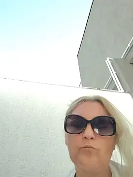 Snapshot of Divineblond chatting on July 10, 6:08 pm Divineblond online show from July 10, 6:08 pm