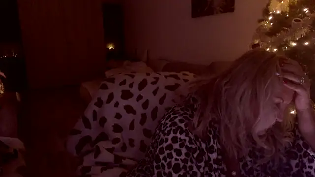 Divineblond online show from January 5, 11:30 pm