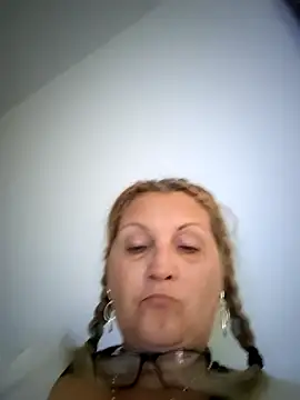 Snapshot of Divineblond chatting on October 9, 2:17 pm Divineblond online show from October 9, 2:17 pm