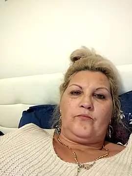 Snapshot of Divineblond chatting on November 28, 7:36 pm Divineblond online show from November 28, 7:36 pm