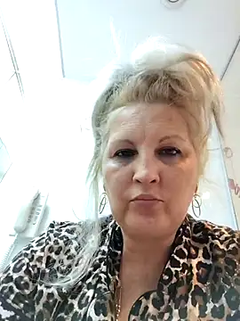 Snapshot of Divineblond chatting on October 24, 10:53 pm Divineblond online show from October 24, 10:53 pm