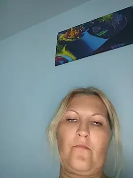 Divineblond online show from May 29, 7:31 pm