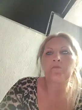 Divineblond online show from May 7, 7:17 pm